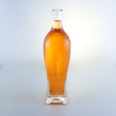 Emballage en bouteille en verre de 750 ml de brandy ou de whisky avec un design unique et une surface de gravure acide