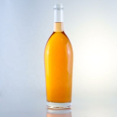 Emballage en bouteille en verre de 750 ml de brandy ou de whisky avec un design unique et une surface de gravure acide