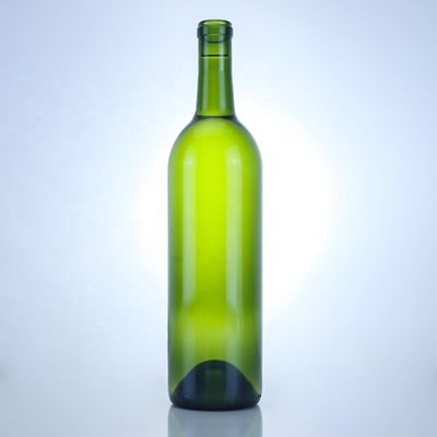 Bouteille en verre vert antique de 700 ml pour les spiritueux Rum Gin huile et bière Matériau de base verre