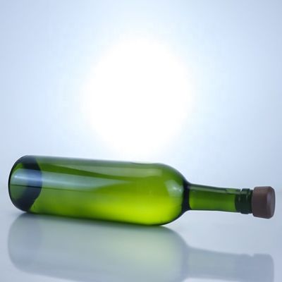 Bouteille en verre vert antique de 700 ml pour les spiritueux Rum Gin huile et bière Matériau de base verre