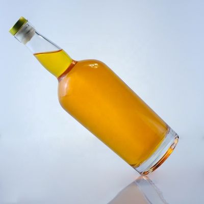 Bouteille de verre Valiant de 750 ml pour la bière en verre transparent