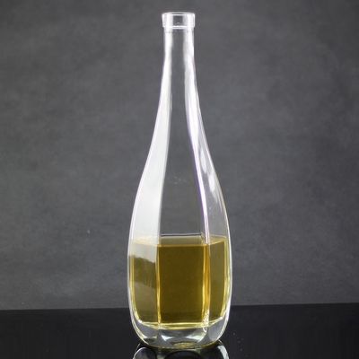 Bouteilles d'emballage d'huile d'olive à col en verre à conception polygonale et fermeture de bouchon en liège
