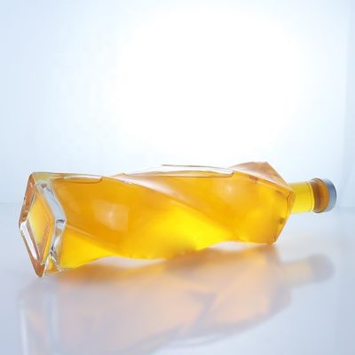Logo personnalisé Bouteille en verre en forme spéciale Spirits 700ml 750ml Avec bouchon à vis