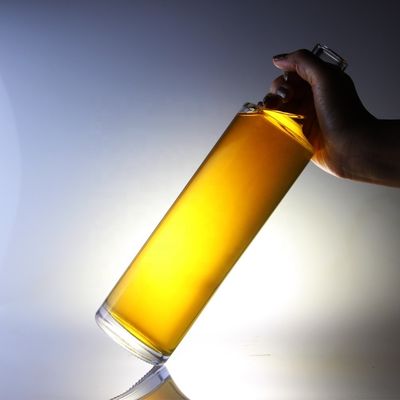 Bouteille en verre de vodka de 750 ml avec liège et cylindre unique