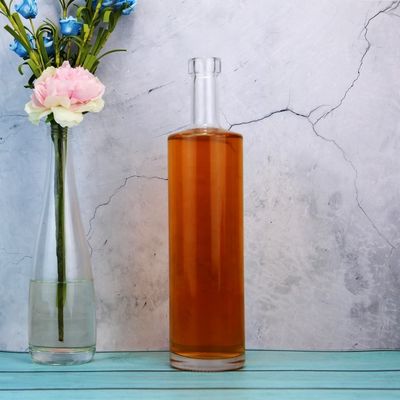 Bouteille en verre de vodka de 750 ml avec liège et cylindre unique