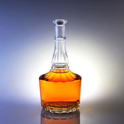 Bouteille en verre de 500 ml avec liège pour whisky vodka spiritueux gravé dans le design de cou long