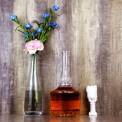 Bouteille en verre de 500 ml avec liège pour whisky vodka spiritueux gravé dans le design de cou long