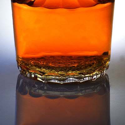 Bouteille en verre de 500 ml avec liège pour whisky vodka spiritueux gravé dans le design de cou long