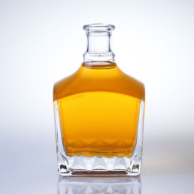 Bouteille de whisky en verre à 750 ml pour la sélection traditionnelle de whisky