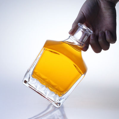 Bouteille de whisky en verre à 750 ml pour la sélection traditionnelle de whisky