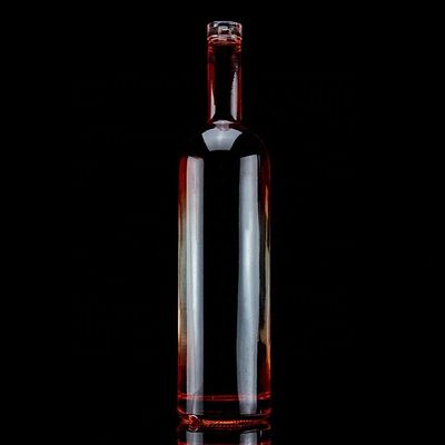 Couche rouge 750 ml bouteille en verre de tequila avec un design unique et le liège