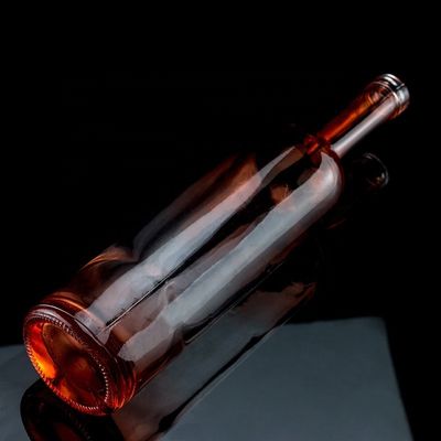 Couche rouge 750 ml bouteille en verre de tequila avec un design unique et le liège