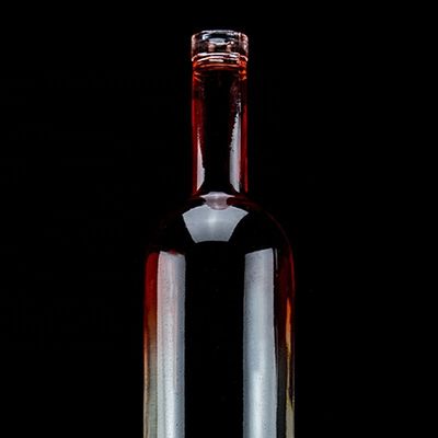 Couche rouge 750 ml bouteille en verre de tequila avec un design unique et le liège