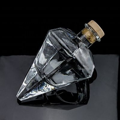 Graverie de logo personnalisé Transparent Design unique Forme Bouteille en verre Gin avec liège