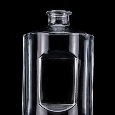 Bouteille en verre de vodka de 750 ml avec bouchon de liège et finition ronde transparente
