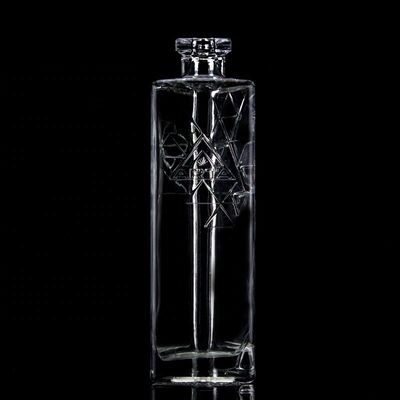 750 ml Bouteille de verre triangulaire en pyramide avec imprimante de logo en liège