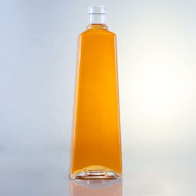 750 ml de verre clair carré bouteille de gin ronde avec finition à vis et design libre