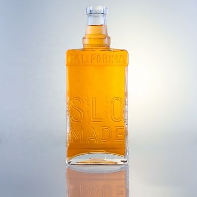 750 ml de verre clair carré bouteille de gin ronde avec finition à vis et design libre