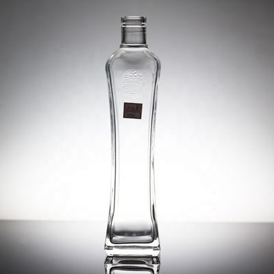 Bouteille en verre de vodka en forme de femme unique avec décal et choix de capacité