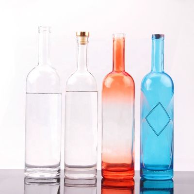 750 ml Bouteille de vodka en verre de forme ronde avec bouchon de liège et surface de manutention personnalisée