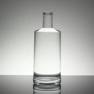 Bouteilles en verre de 750 ml rondes de vodka avec collier de verre