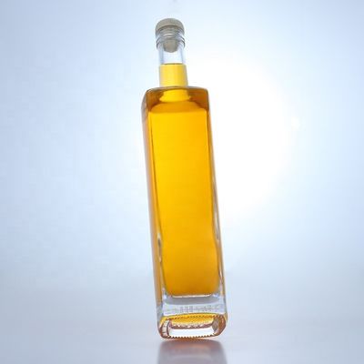 Bouteille en verre de liqueur en forme ronde de 700 ml avec logo personnalisé et finition en liège