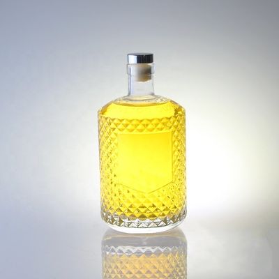 Bouteille de gin de 700 ml avec collier en verre et fermeture gravée