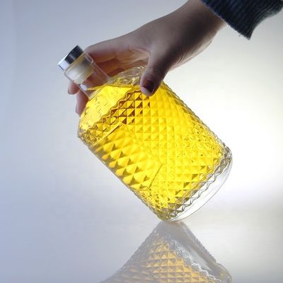 Bouteille de gin de 700 ml avec collier en verre et fermeture gravée