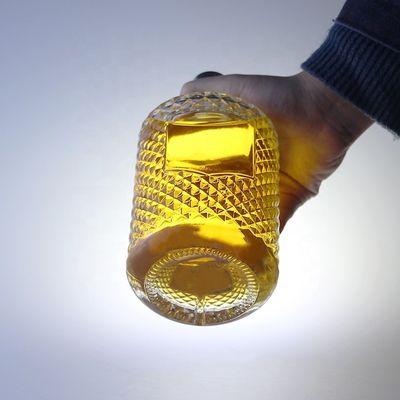 Bouteille de gin de 700 ml avec collier en verre et fermeture gravée