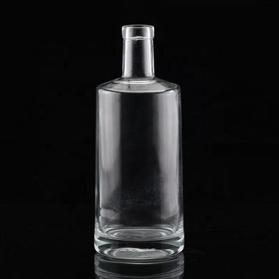 Bouteille en verre transparent avec un cou court et un corps gras 500 ml 750 ml