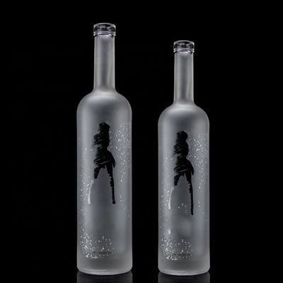 Bouteille de vodka en verre 750 ml 500 ml à imprimer à la décoloration avec conception glacée et matériau de base