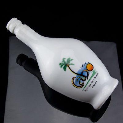 Bouteille en verre de rhum avec liège