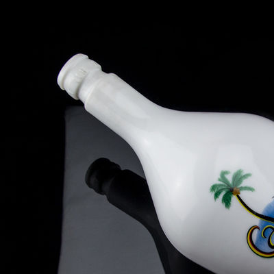 Bouteille en verre de rhum avec liège