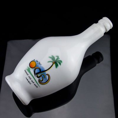 Bouteille en verre de rhum avec liège