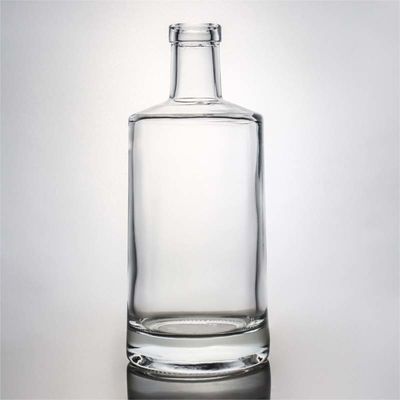 La surface de la bouteille de whisky en verre de 700 ml avec un logo personnalisé et un bouchon de bouchon