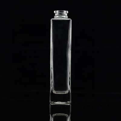 750 ml Bouteille d'alcool en verre clair à base lourde avec bouchon métallique doré en vrac