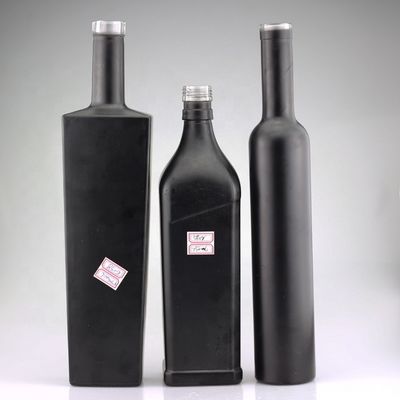 750 ml de verre noir brillant Vodka Bouteilles peintes Impression à écran Gin Fermeture Bouteille d'alcool
