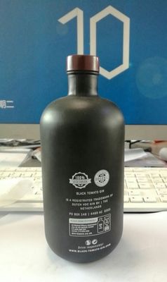 750 ml de verre noir brillant Vodka Bouteilles peintes Impression à écran Gin Fermeture Bouteille d'alcool