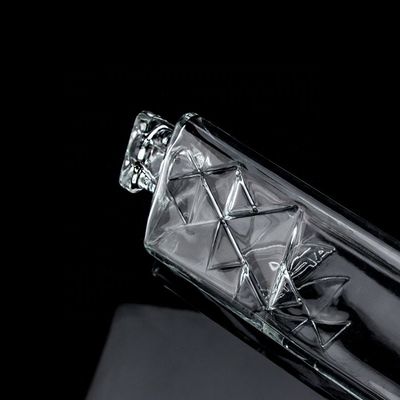 750 ml Bouteille de verre triangulaire en pyramide avec imprimante de logo en liège
