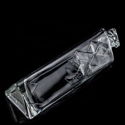 750 ml Bouteille de verre triangulaire en pyramide avec imprimante de logo en liège