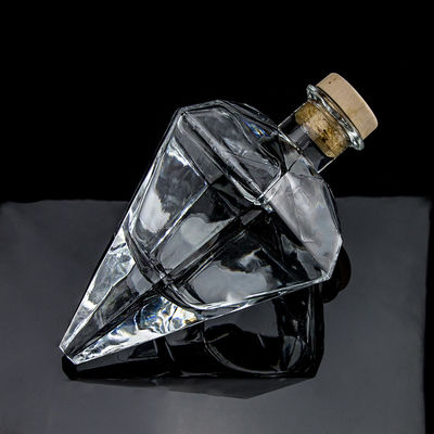 Bouteille en verre de vodka de 700 ml avec liège et verre transparent