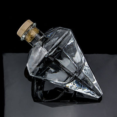 Bouteille en verre de vodka de 700 ml avec liège et verre transparent