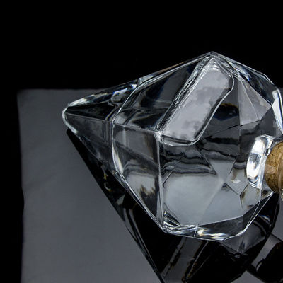 Bouteille en verre de vodka de 700 ml avec liège et verre transparent