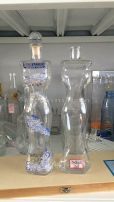Conception personnalisée Corps féminin Forme spéciale Bouteille d'alcool 1000 ml 750 ml avec surface décale