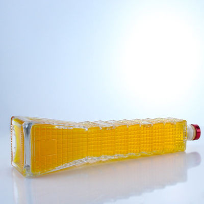 Bouteille en verre en forme de tour pour vodka brandy tequila logo personnalisé