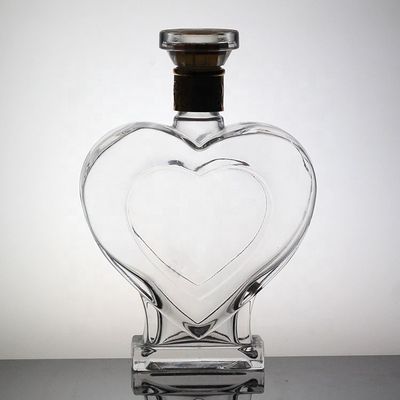 Bouteille en verre en forme de cœur sur mesure avec un design unique