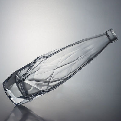 Bouteille en verre gravée de l'industrie des boissons avec bouchon de liqueur élégant et durable