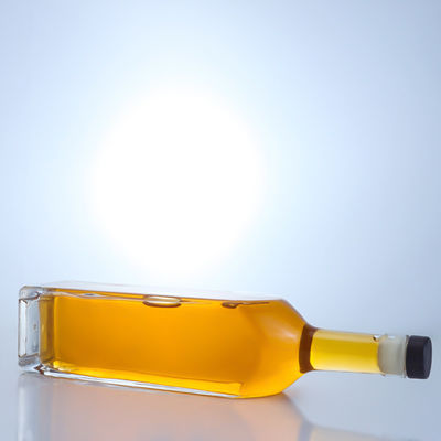 Bouteille en verre super-flinte de forme carrée en couleur claire pour la vodka, le whisky et le tequila gin