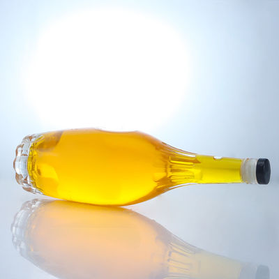Bouteille de liqueur de forme ronde avec conception en relief et bouchon de liège personnalisé