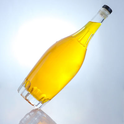 Bouteille de liqueur de forme ronde avec conception en relief et bouchon de liège personnalisé
